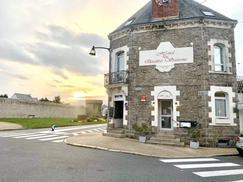 Hôtel des quatre saisons - Image 1