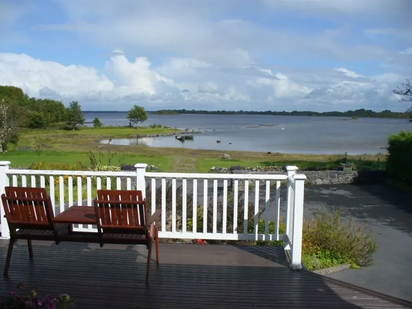 The Waterfront House Country Home - Image 1
