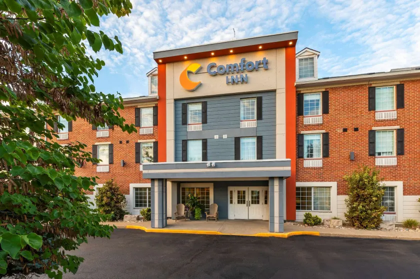 Comfort Inn Sarnia - Image 1
