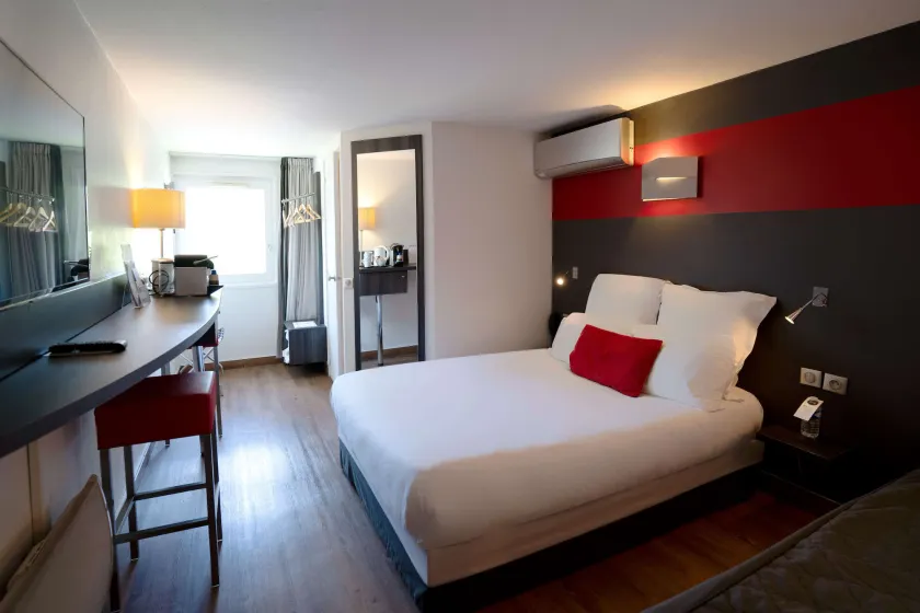 BEST WESTERN The Hotel Versailles - Image 1