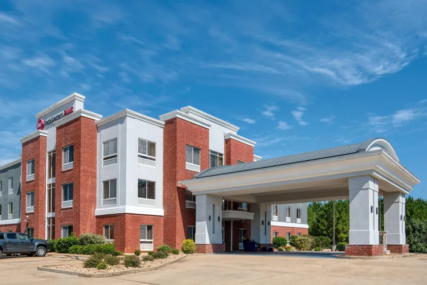 Best Western Plus Philadelphia-Choctaw Hotel and Suites - Image 1