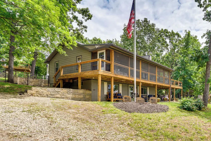 Truman Lake Retreat: Relax and Unwind - Image 1