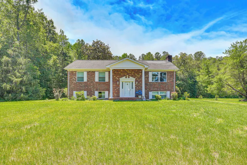 3 Mi to Dtwn: Spacious Warsaw Retreat w/ Huge Yard - Image 1