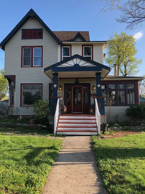 Blue Gables Bed and Breakfast - Image 1