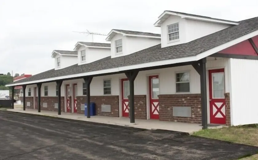 Exxon Quik Stop & Motel - Image 1