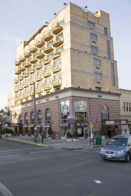 The Avenue Plaza - Image 1