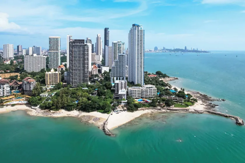 Golden Tulip Pattaya Beachfront Resort - Image 1