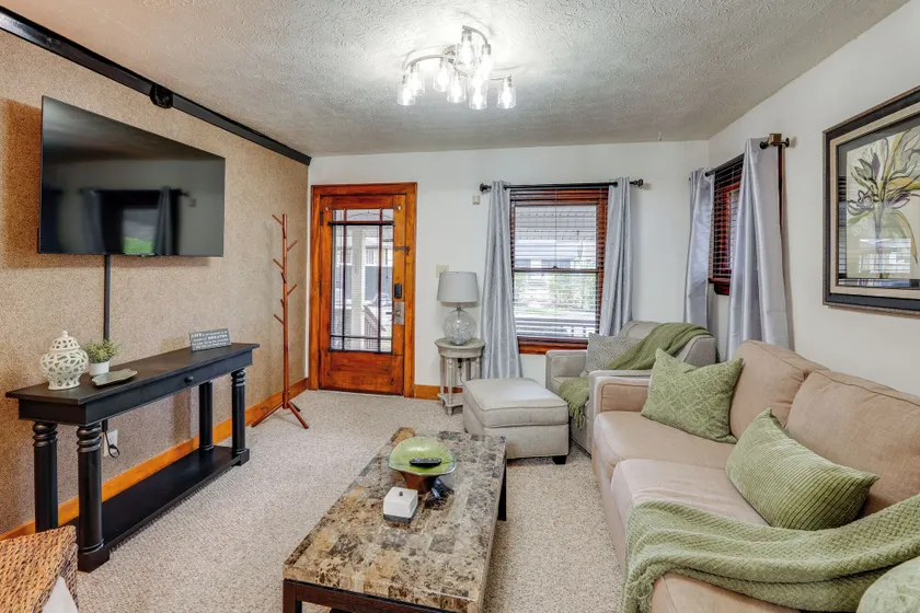 1 Mi to Akron Zoo: Ranch-style Home w/ Yard! - Image 1