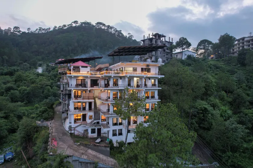 Captain Resorts - Image 1