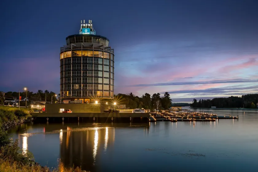 Clarion Lakeside Inn & Conference Centre - Image 1