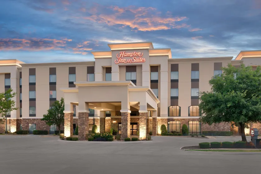 Hampton Inn & Suites Ft. Worth-Burleson - Image 1