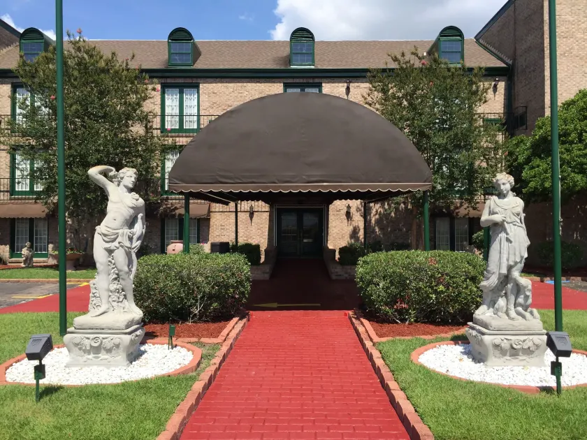 Royal Suites Baton Rouge near LSU and Airport - Image 1