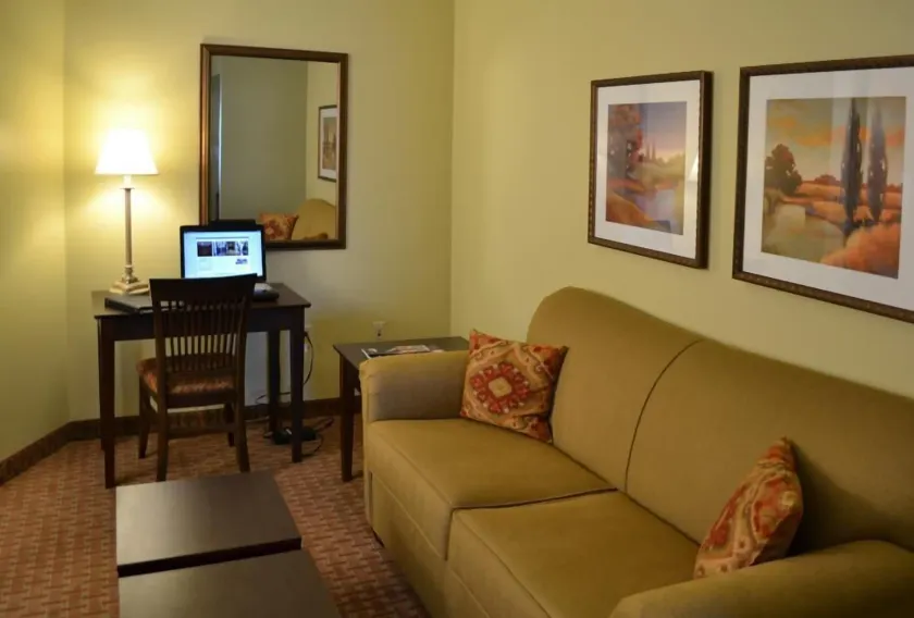Euro Suites Hotel - Image 1
