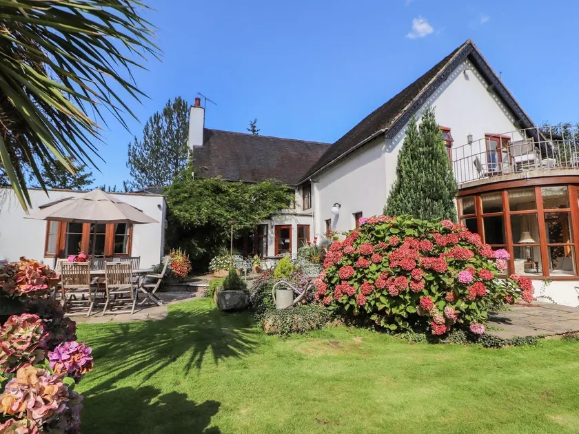 Mickle Trafford Manor - Image 1
