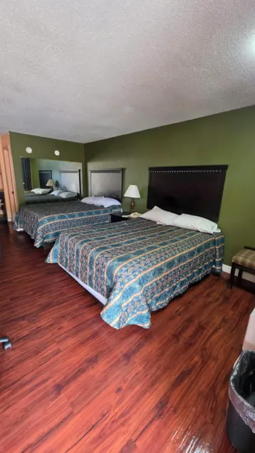 Camelot Inn Motel - Room