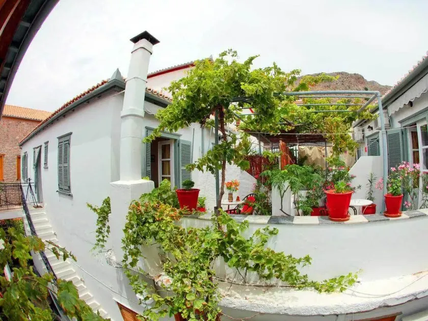 Glaros Guesthouse - Image 1