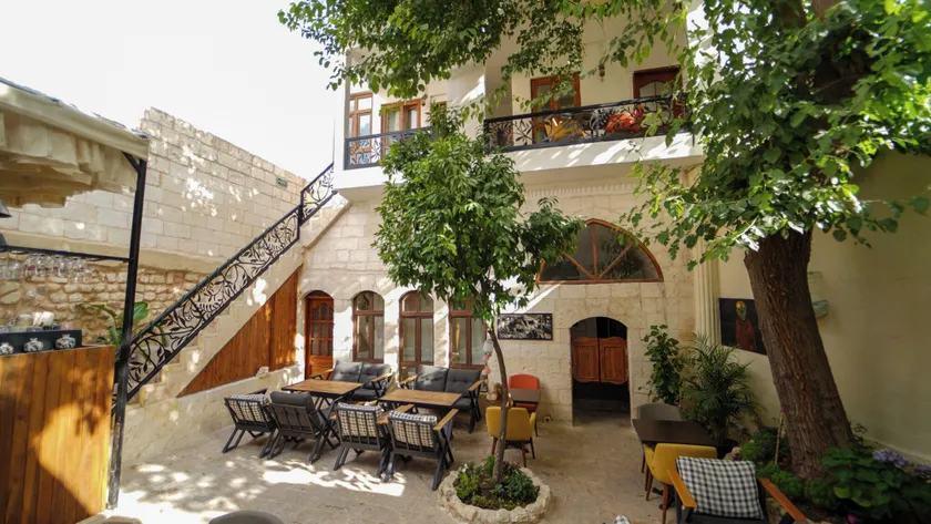 Pin Traveler House - Image 1