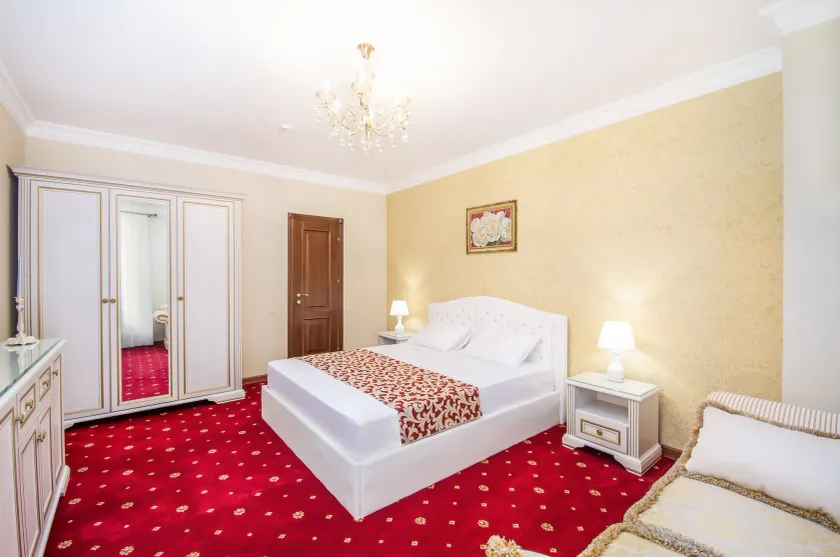 Park Lane Hotel - Image 1