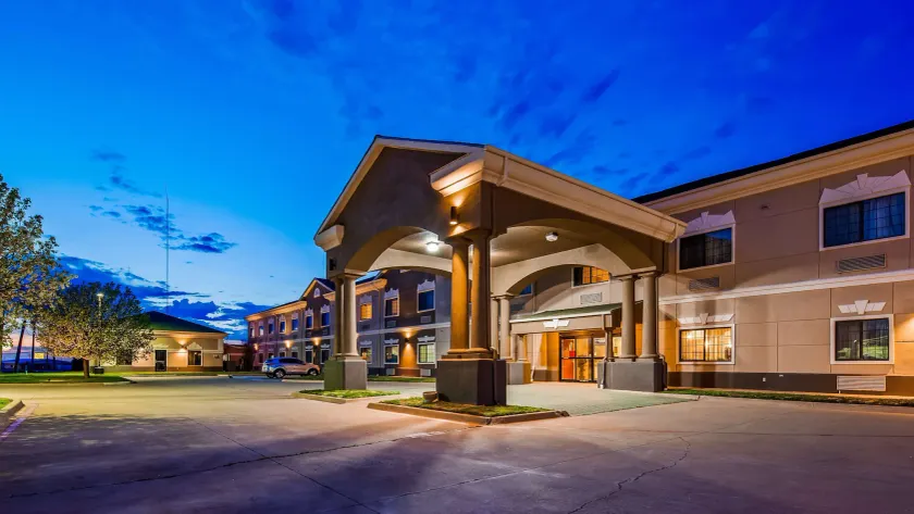 SureStay Plus Hotel by Best Western Quanah - Image 1