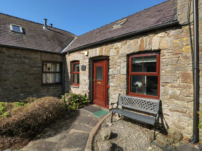 Corner Cottage - Image 1