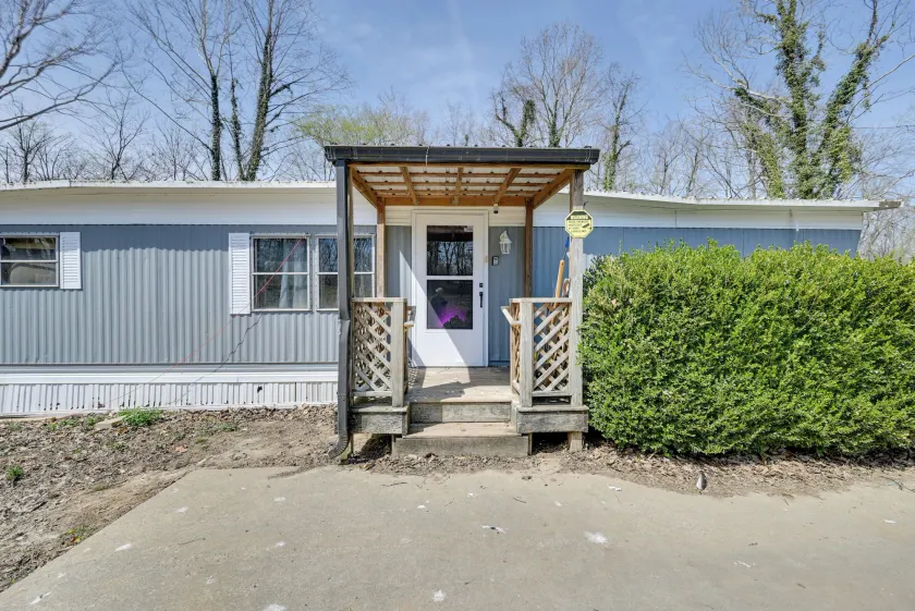 6 Mi to Fort Knox! Rural Family Home, Pets Welcome - Image 1