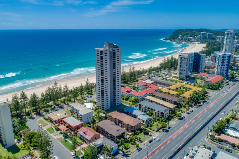 Burleigh Esplanade Apartments - Image 1