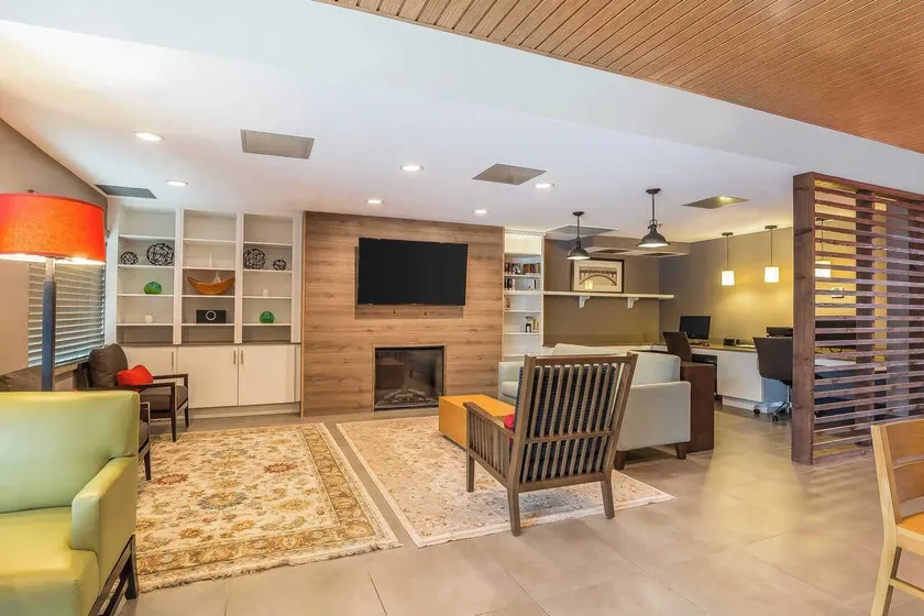 Garner Hotel Houston - Westheimer by IHG - Hall