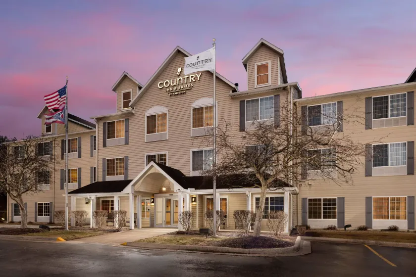 Country Inn & Suites by Radisson, Springfield, OH - Image 1