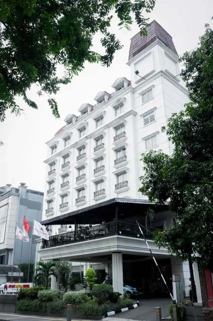 Arion Suite Hotel Kemang - Image 1
