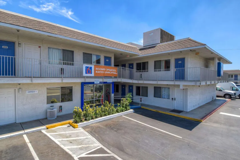 Motel 6 Jurupa Valley CA Riverside West - Image 1