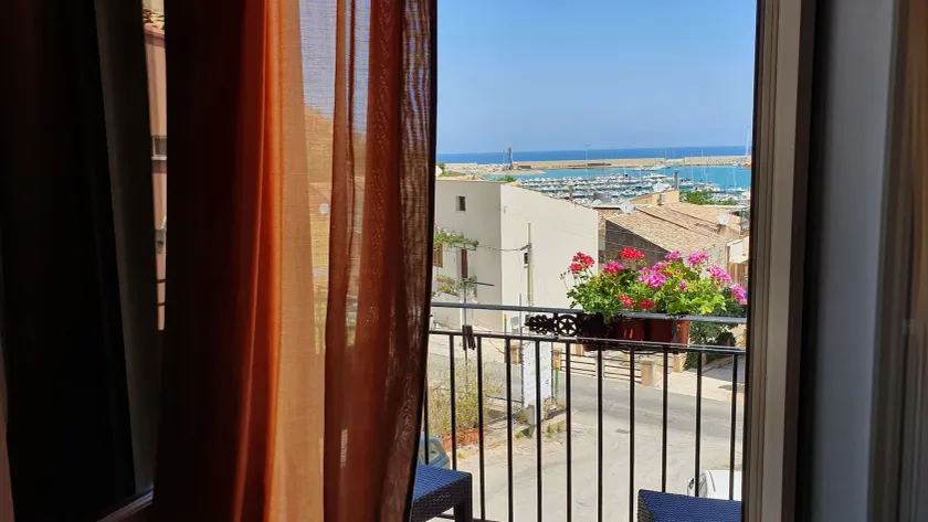 Cerri Hotel - Image 1