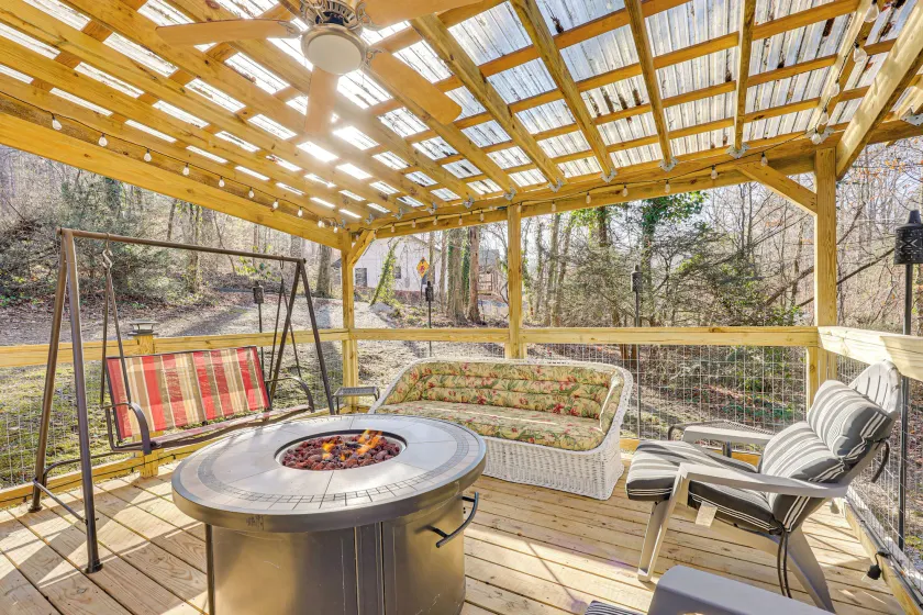Gazebo, Fire Pit! Woodsy Cabin By Black Rock Mtn - Image 1