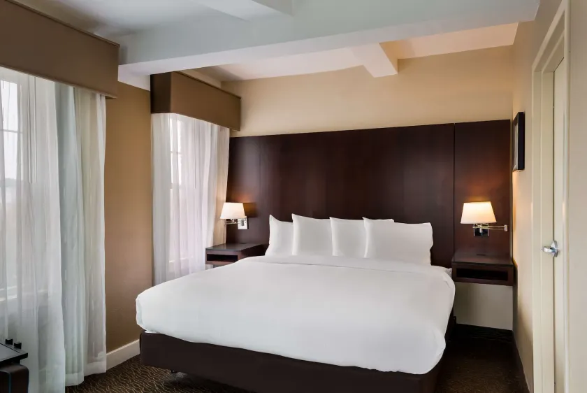 Best Western Syracuse Downtown Hotel and Suites - Image 1