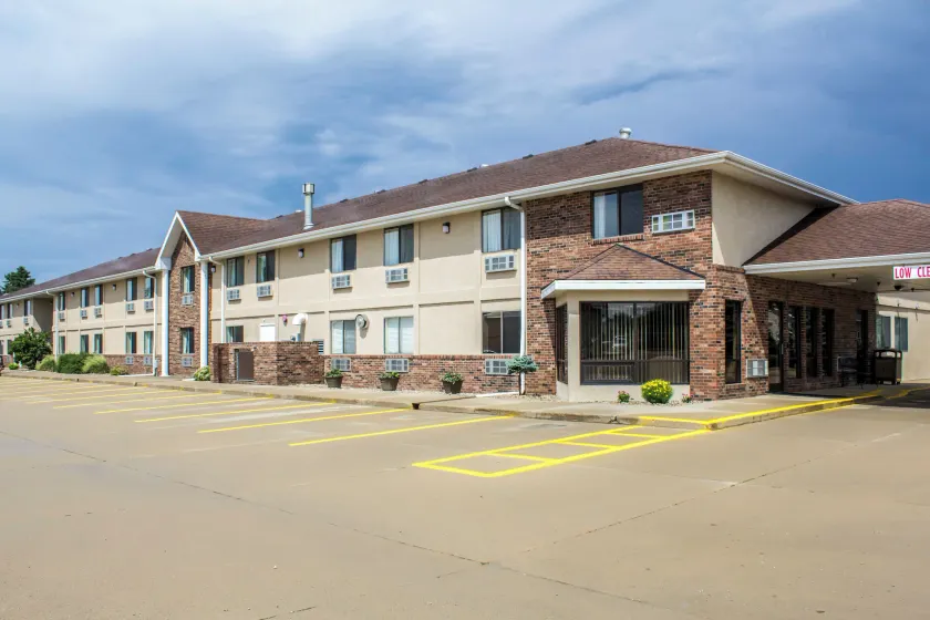 Econo Lodge Sioux Center - Image 1