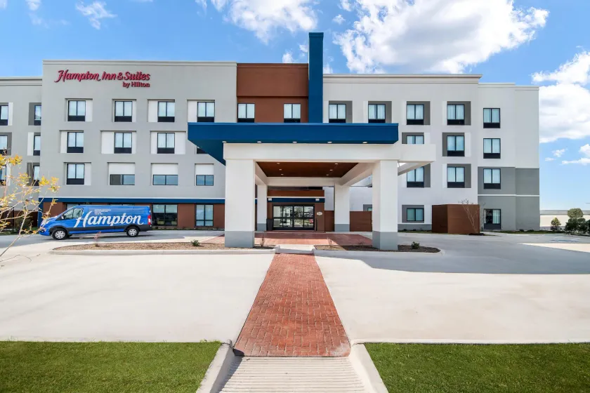Hampton Inn & Suites By Hilton Irving DFW Airport North - Image 1