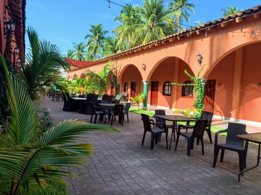 Sambo Mambo Beach Hotel - Image 1