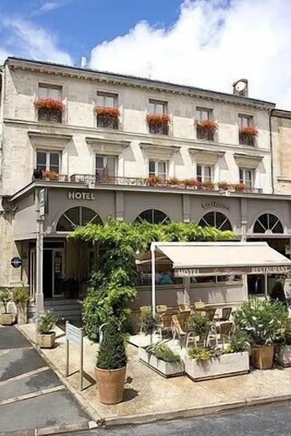 Logis hotels Les Glycines - Image 1