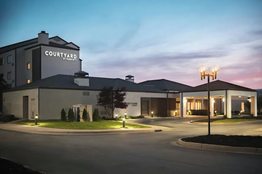 Courtyard by Marriott Louisville East - Image 1