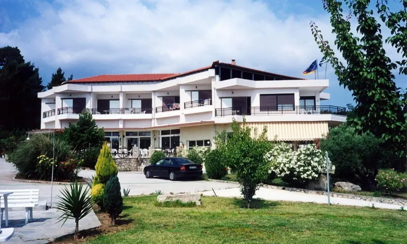 Pashos Hotel - Image 1