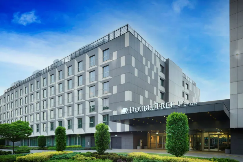 DoubleTree by Hilton Krakow Hotel & Convention Center - Image 1