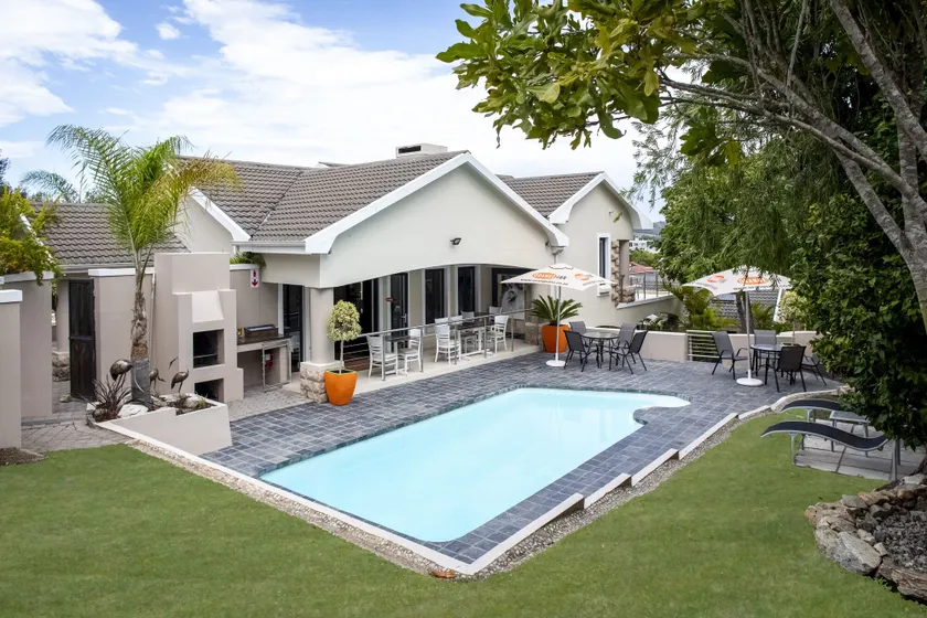 Orange Inn Knysna - Image 1