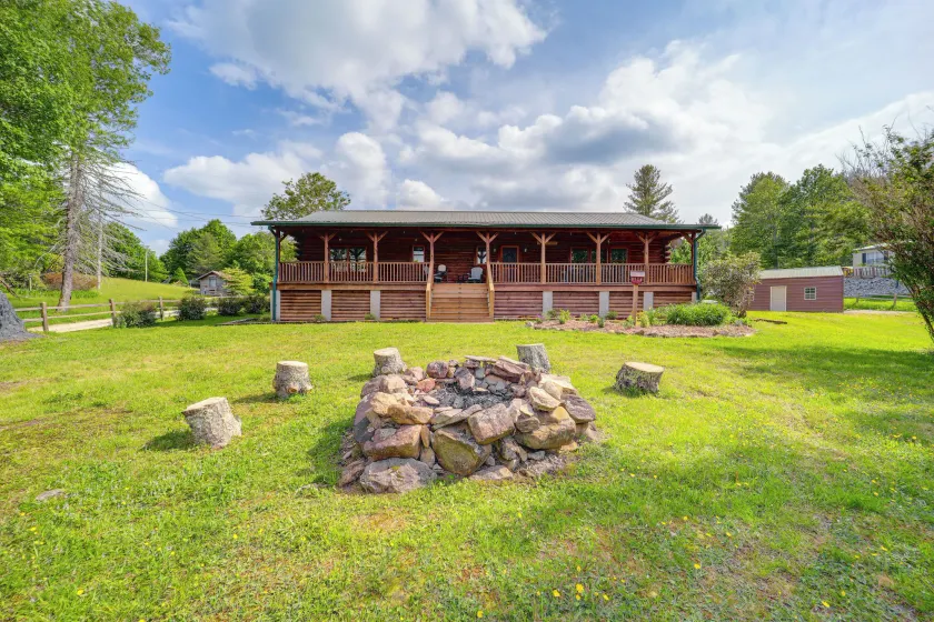 4 Mi to Grandfather Mtn! Family-friendly Cabin - Image 1