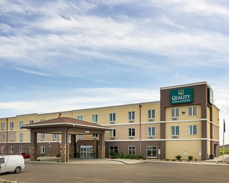 Quality Inn & Suites Minot North - Image 1