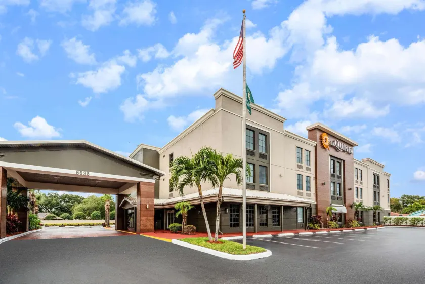 La Quinta by Wyndham St. Petersburg Northeast *Newly Renovated - Image 1