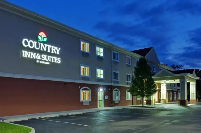 Country Inn & Suites by Radisson Absecon Atlantic City Galloway NJ - Image 1