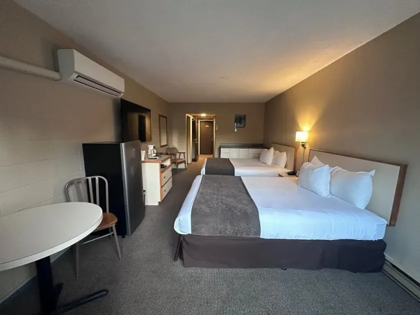 Airport Inn - Image 1