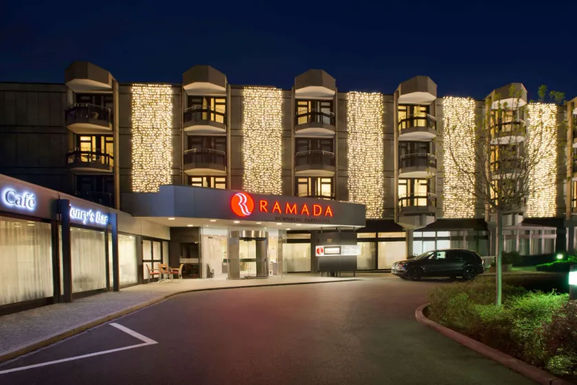 Ramada Nürnberg Parkhotel - Image 1