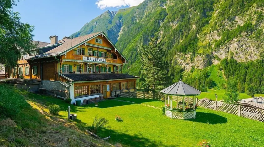 Hotel Kaiservilla - Image 1