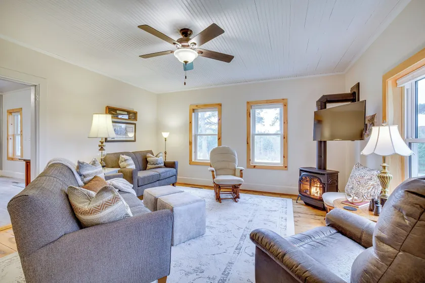 Lovely Rural Hixton Farmhouse w/ Porch & Fire Pit! - Image 1