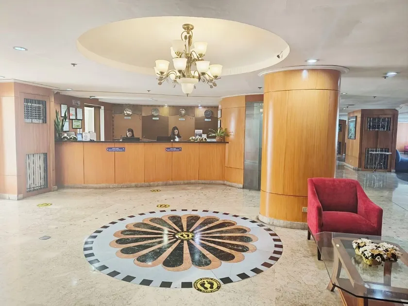 Pearl Manila Hotel - Lobby